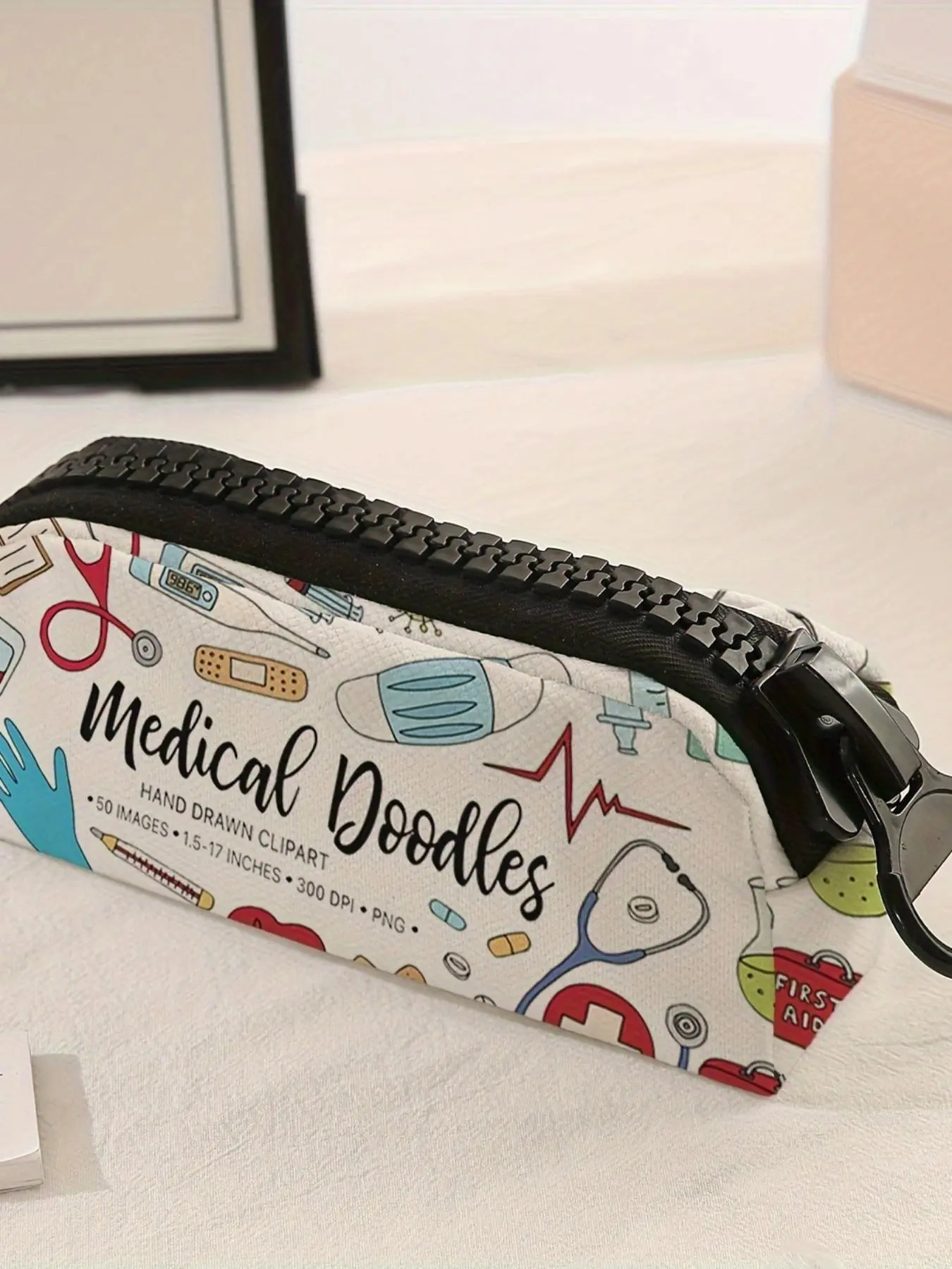 Random Doctor's Equipment Pattern Makeup Bag, Large Zipper Makeup Bag, Makeup Cosmetic Storage, Durable Polyester Storage Bag for School Supplies and Stationery, Zipper Makeup Organizer, Makeup Organizer Pouch, Cosmetic Pouches