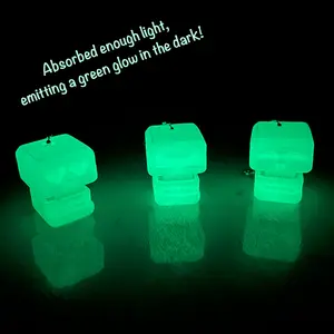 Glowing Skeleton Keychain Halloween Pendant, Light-Up Stress Relief Clicker Skull Key Ring, Fun Party Accessory for Holiday Celebrations, Decorative Keychain, Skull Design