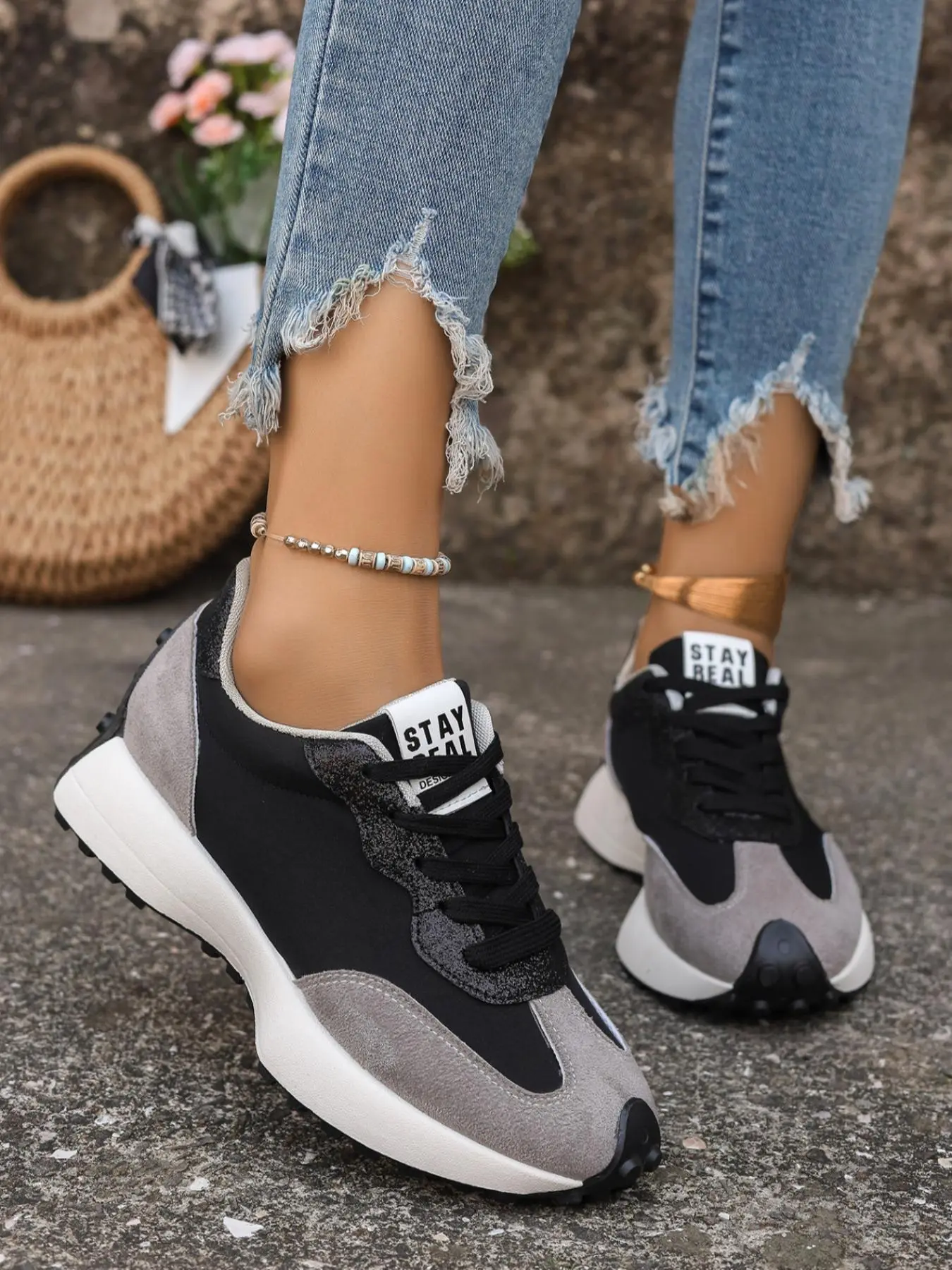 Women's Lace-Up Casual Sneakers, All Day Sneakers, Trendy Walking Sneaker, Fashionable Comfortable Shoes for Daily Wear, Stylish Low-Top Sports Footwear for Ladies