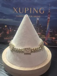 Pulsera Greca Oro Laminado 14K – Xuping con Zirconias (Color Oro)