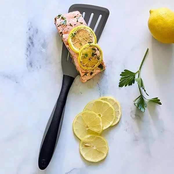 Pampered Chef Silicone Fish Spatula