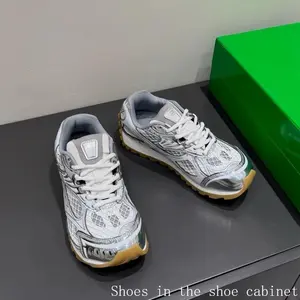 2026 New Canvas Trendy Runway Couple Sneakers Lightweight Breathable Casual Sports Shoes