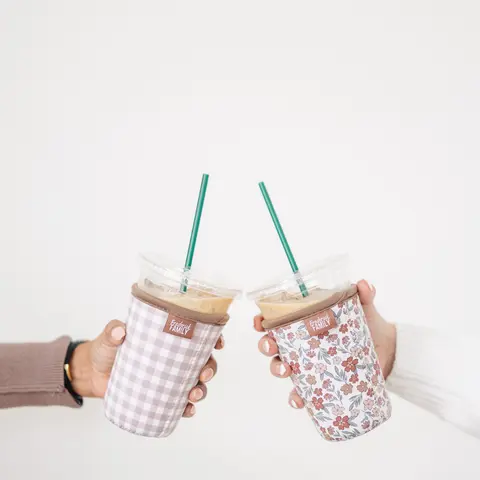 Iced Coffee Sleeve – Reusable Cup Holder for Drinks