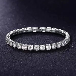 Stylish and elegant rhinestone accessories, luxurious brass bracelets, dazzling cubic zirconia bracelets—perfect for everyday wear. Trendy and luxurious fashion accessories, Cuban chain bracelets.