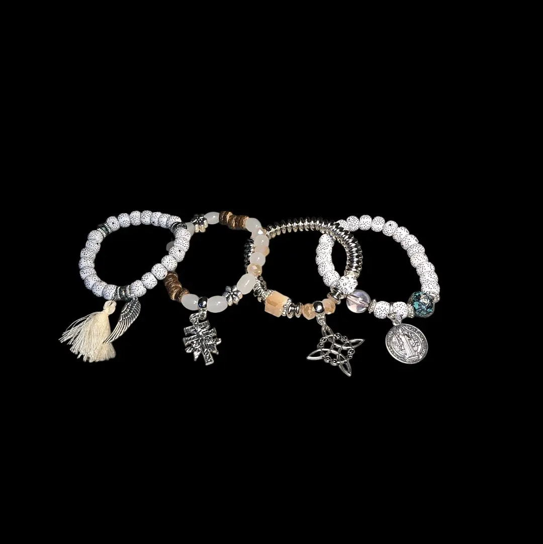4 bracelets triple protección cruz de Caravaca, medalla de San Benito y nudo de Bruja, triple protection bracelets with the Caravaca cross, the Saint Benedict medal and the Witch's knot