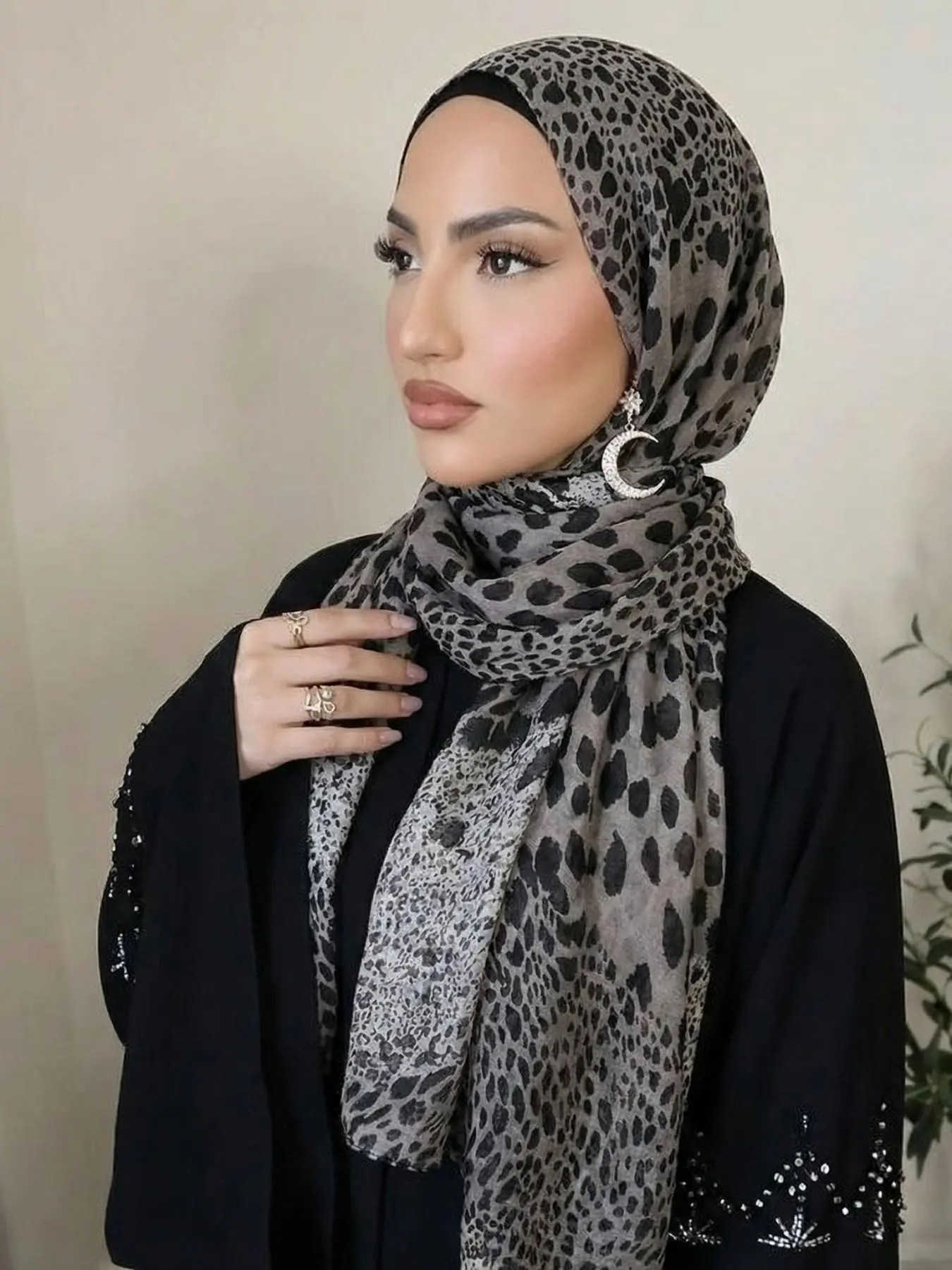 1pc European Style Leopard Print Headscarf, Travel Photography Accessory, Lightweight Breathable Hijab, Muslim Fashion Scarf, Leopard Pattern