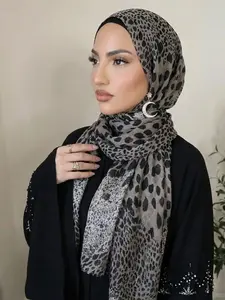 1pc European Style Chic Leopard Print Headscarf, Travel Photography Accessory, Lightweight Breathable Turban Hijab, Muslim Fashion Scarf
