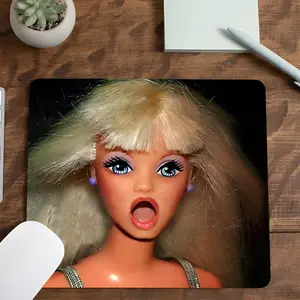 Square Cute Shocked Doll Gaming Mouse Pad, Playful Vintage Character Design, Eye-Catching Desktop Decorative Protective Pad, Rubber Anti-slip Lockedge Work Pad, Small Size Suitable for Laptop, Desktop Computer Games, Work, Daily Use, Decoration