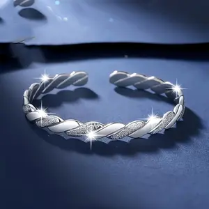 1pc Women's Infinity Loop Bracelet - Adjustable Opening & Closing Clasp, Infinity Symbol Twist Knot Design, Elegant & Interlocking Loop for Casual Attire, Parties, Music Festivals - Year-Round Versatile Gift (No Plating) -