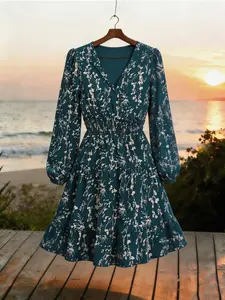 Ditsy floral V-neck Long sleeve dress with a fitted waist and A-line skirt.Blends French countryside charm with American casual vibes, your go-to vacation floral dress Womenswear.Perfect for daily outings and romantic dates.