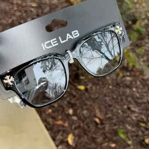 ICE LAB Stylish Black Sunglasses with Reflective Lenses and Decorative Elements for Outdoor Use