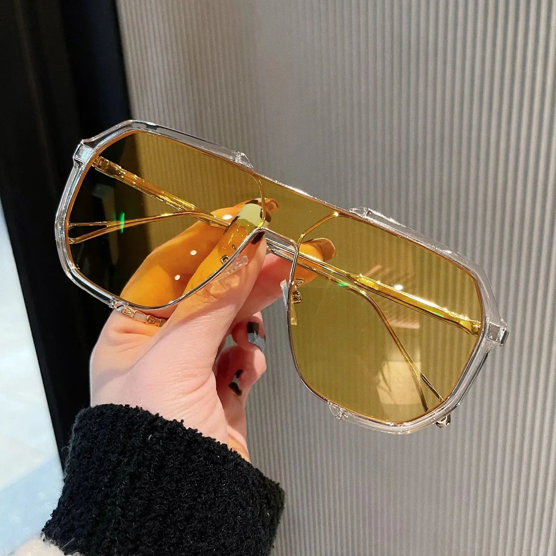 Unisex Full-Rim Metal Rectangle Aviator Sunglasses, 2026 Trendy Retro 80s Style UV Protection Eyewear, for Driving, Multi-Sports, Everyday Use Fashion Accessory