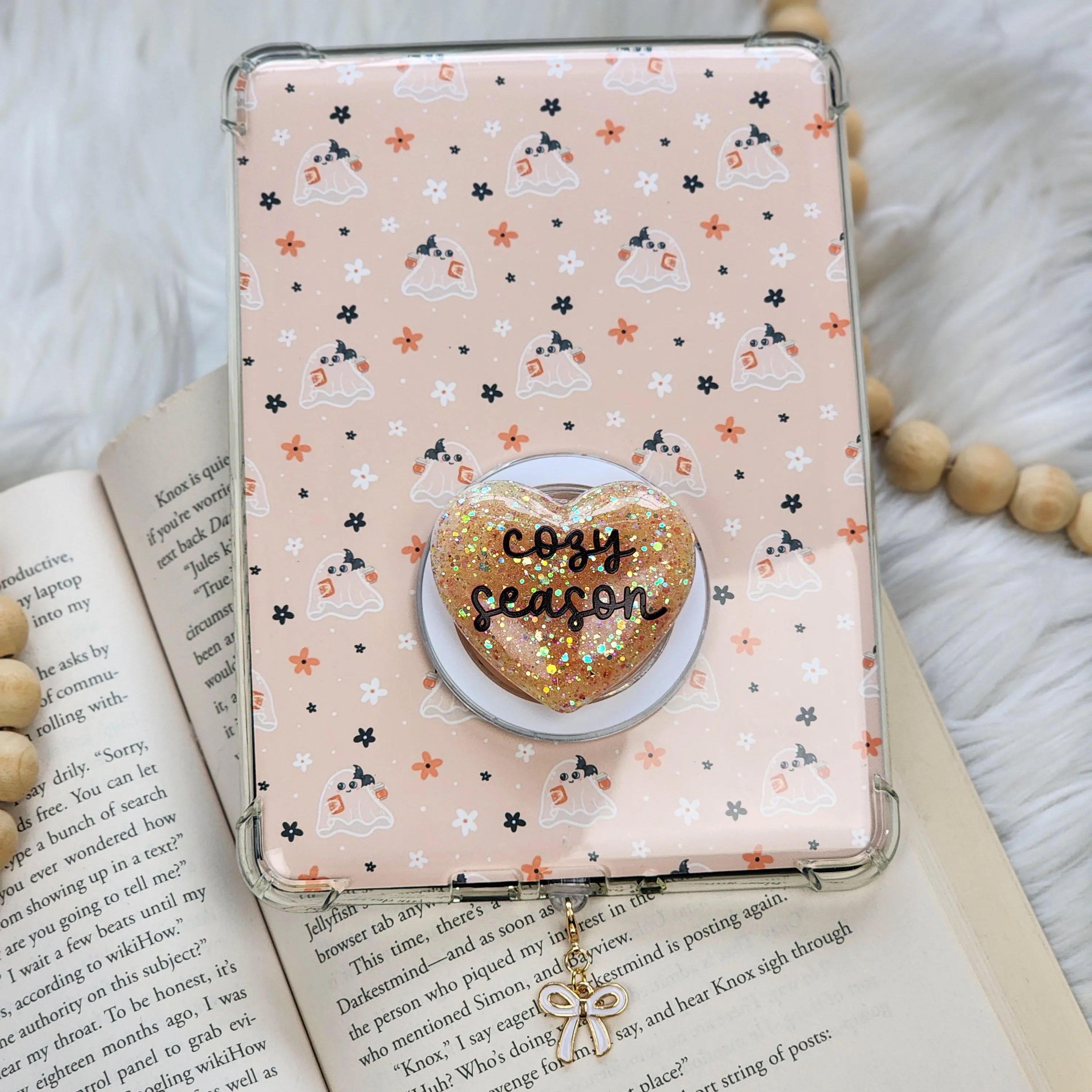 Kindle Accessories Set | Cozy Ghosties | Insert, Grip & Charm