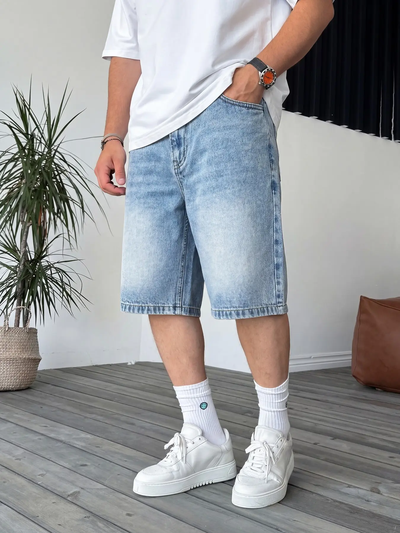 Men's Light Wash Loose Denim Jeans Shorts, Vintage Classic Blue Tone Wide Leg Five-Quarter Pants, 90s Hip Hop Street Style, Summer Casual Fashion Oversize Jean Shorts Streetwear