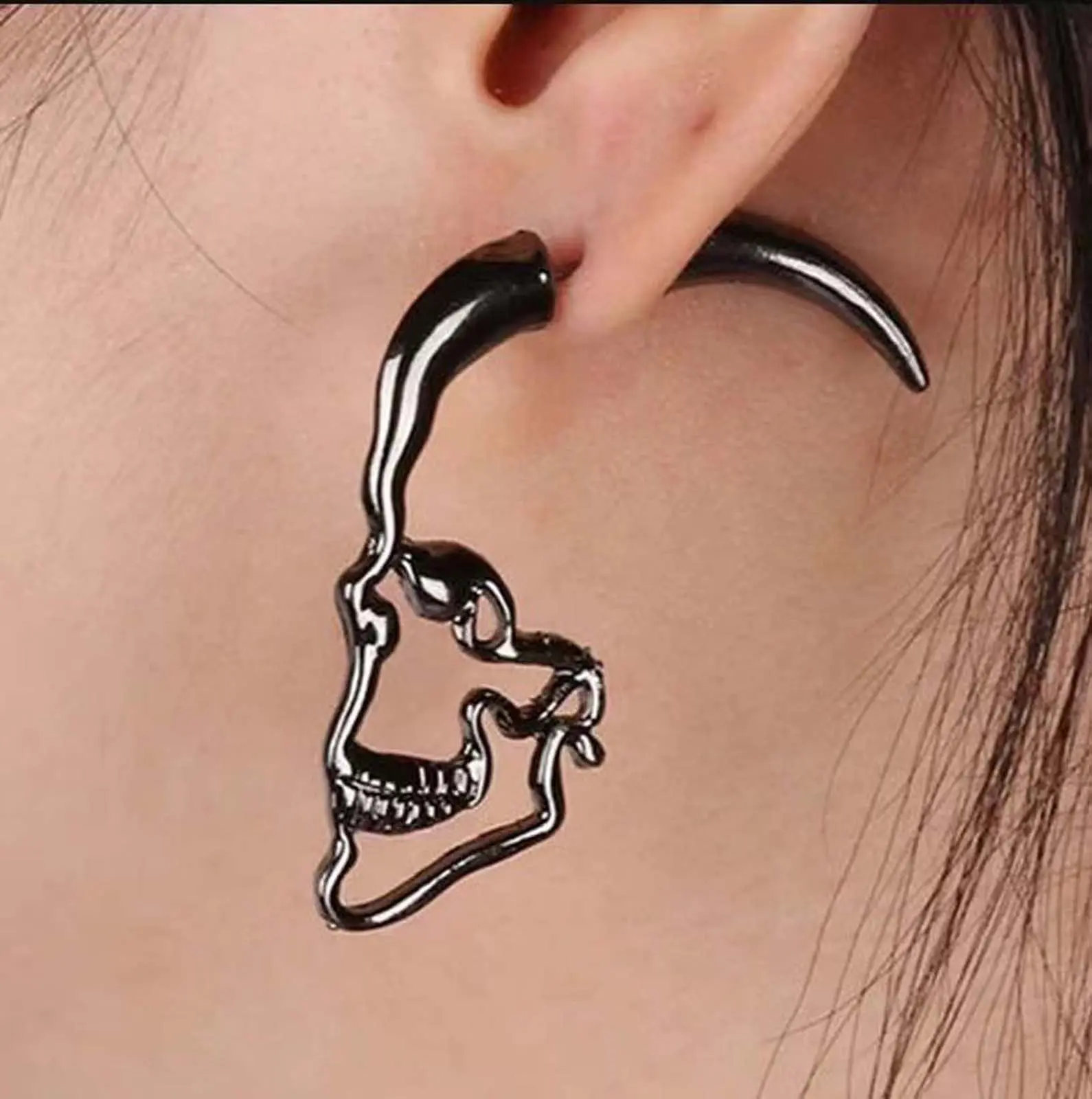 Goth Skull Profile Earrings, Hollow Lightweight Punk Statement Jewelry for Casual Halloween and Alternative Fashion