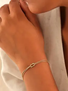 A knotted couple's bracelet with adjustable features, suitable for daily wear, vacation dates, and other occasions. It is also a surprising and exquisite small gift. Stackable Bracelets