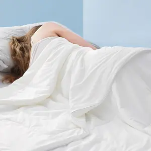 Cooling Comforter Queen Size for Hot Sleepers - Features: Ice-Silk Fabric, Lightweight All-Season Down Alternative, Breathable & Skin-Friendly, Machine Washable, Cozy Warmth Without Overheating for Bedroom