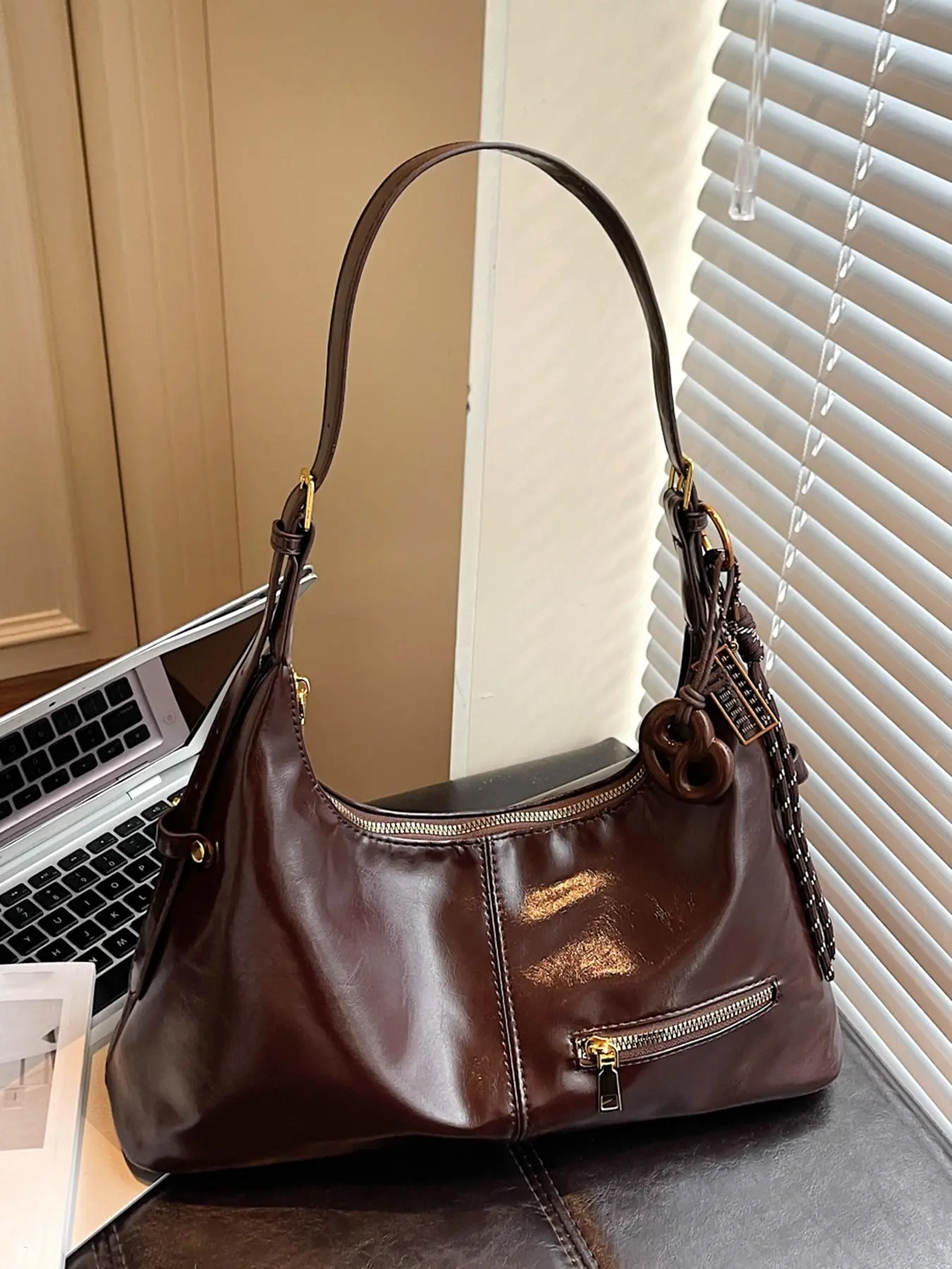 Women's one-shoulder underarm handbag, Underarm shoulder purse, Hobo shoulder bag, niche casual one-shoulder crossbody bag, one-shoulder commuter bag, suitable for dating, shopping and other scenarios