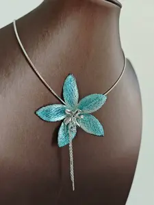 Bohemian Style Floral Chain Necklace, Lily Clavicle Choker，Versatile Accessory for Gifts, Parties, Holidays, Beach, All Seasons