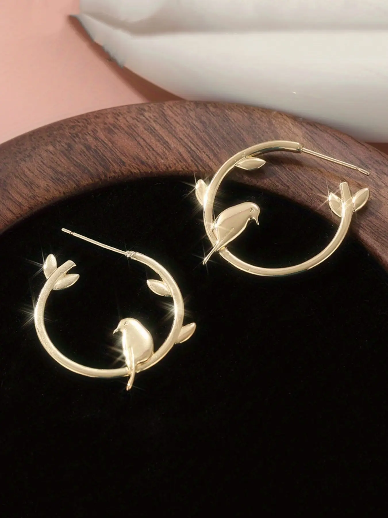 Pets For petsCute and Exquisite Tree Branch Bird Shaped Circular Pendant Earrings, Creative and Fun Animal Handmade Accessories for Women, Suitable for Travel and Vacation, The Ideal Gift for MothersChristmas Pet Earrings Perfect Gift