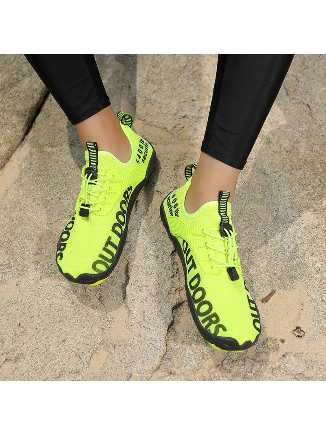 A pair of men's outdoor wading canyoning shoes, breathable and quick-drying mesh, non-slip and wear-resistant, suitable for beach, outdoor and water sports casual wear, Water Footwear