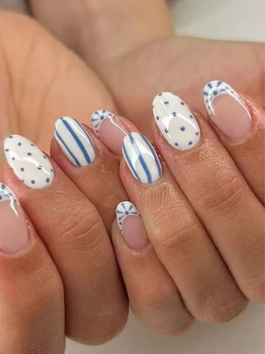 24pcs Oval Polka Dot French Style Acrylic Press-On Nails, Perfect Fit For Fingertips, Set Includes 1pc Jelly Gel And 1pc Nail File. Polka Dot Short Nails Make Your Fingertips Shine Brilliantly, Suitable For Parties, Dancing And Daily Use.