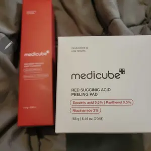Product Review of [NEW] [medicube] Smooth & Clear Body Care Set | Hypochlorous Acid Body Peel Shot, Kojic Acid Turmeric Body Wash, Toner Pad, Toner, Mist | Exfoliating for Dead Skin Cells & Excess Sebum & Clearing for After Spots, Texture & Uneven Skin Tone | K-Beauty from D** B**h