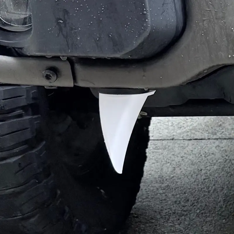 Magnetic fangs