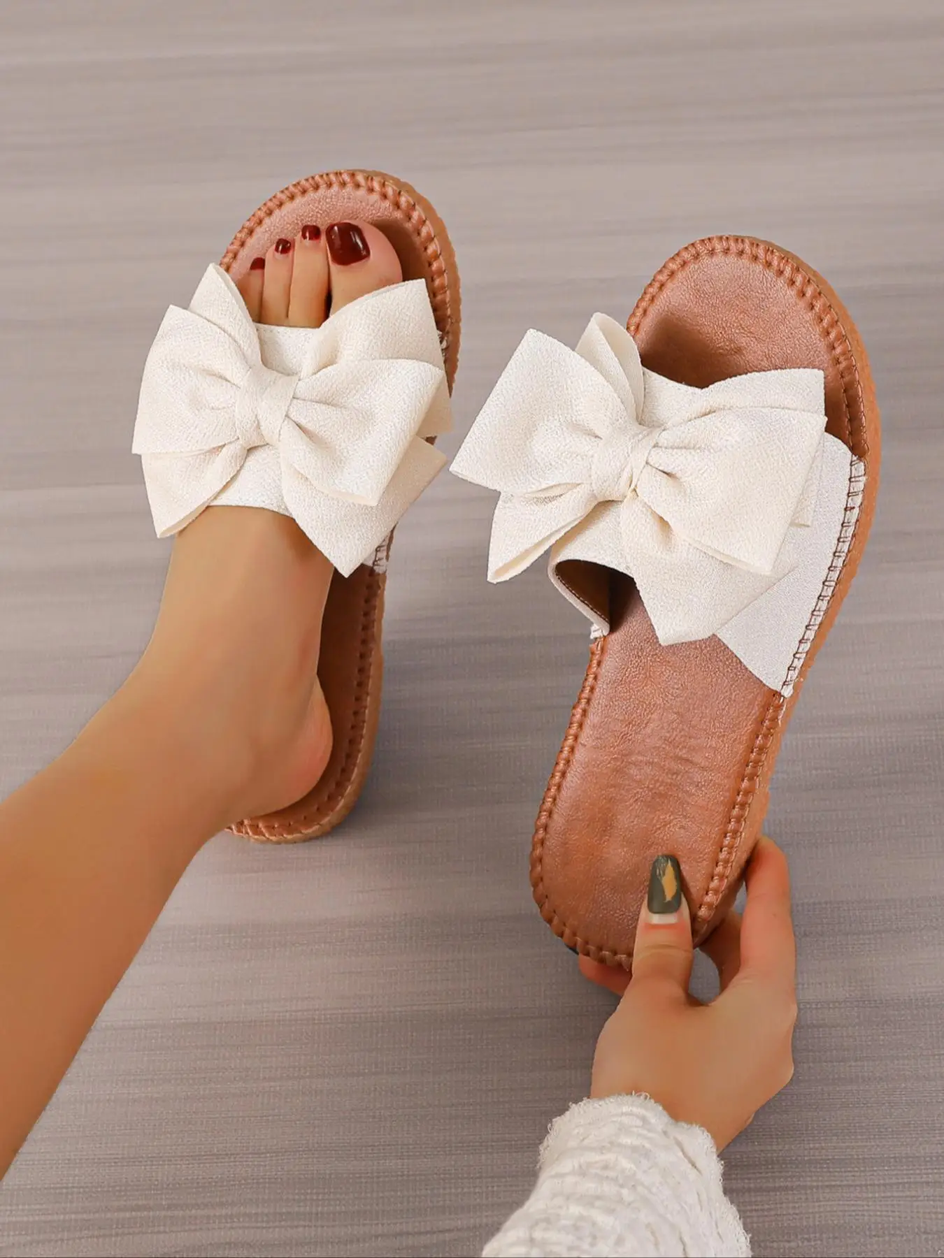 Women's Cute Bowknot Design Slip on Sandals for Summer 2024, Casual Versatile Soft Non-slip Slide Sandals for Summer, Fashionable Sandals for Daily We