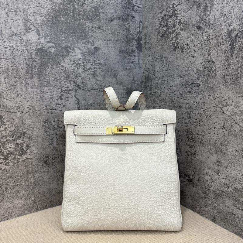 Pre-owned HERMÈS Leather Backpacks Hermes Kelly Ado Taurillon Clemence 10 Craie (1029m0)