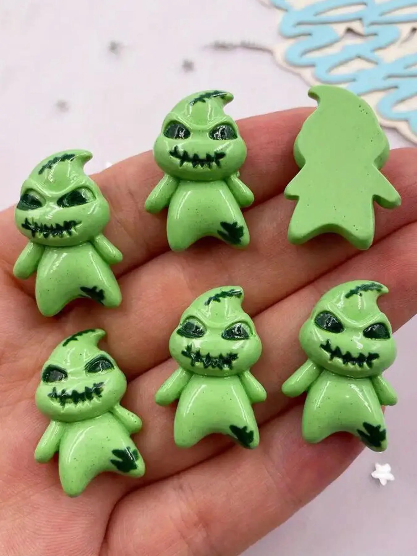 10pcs  Resin Green Ghost Flat-Bottomed Cabochon Stone Statue Decorative Decal Decoration Embellishments Handicraft Materials DIY Christmas Halloween Scrapbook Jewelry Making Accessories Handcraft