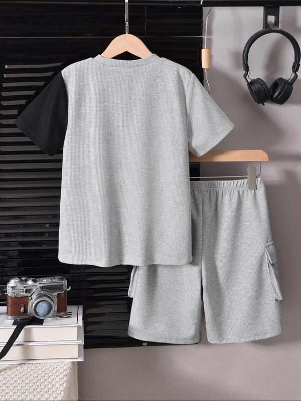 Two-Piece Set Boy's Colorblock Print Short Sleeve Tee & Plain Pocket Elastic Waist Shorts, Casual Comfort and Functionality Round Neck T-shirt & Cargo Shorts for Summer, Kids Clothes for Daily Wear