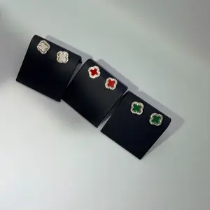 Aretes de Flor con Baño de Oro 14k