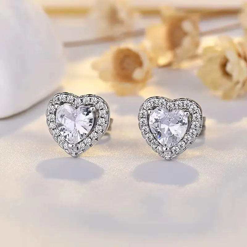 S925 Silver Heart-Shaped Moissanite Ear Studs, Fashionable Earrings, Classic Jewelry Gift with Genuine Authenticity Certificate, Model 8802