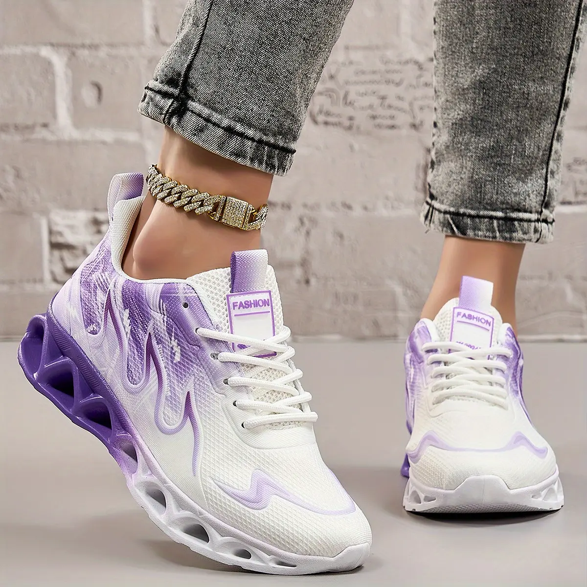 2025 new glossy large size casual sports shoes women's platform muffin rocking shoes fashion student single shoes 1212