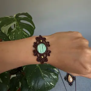 Handmade Macrame bracelet with Labradorite