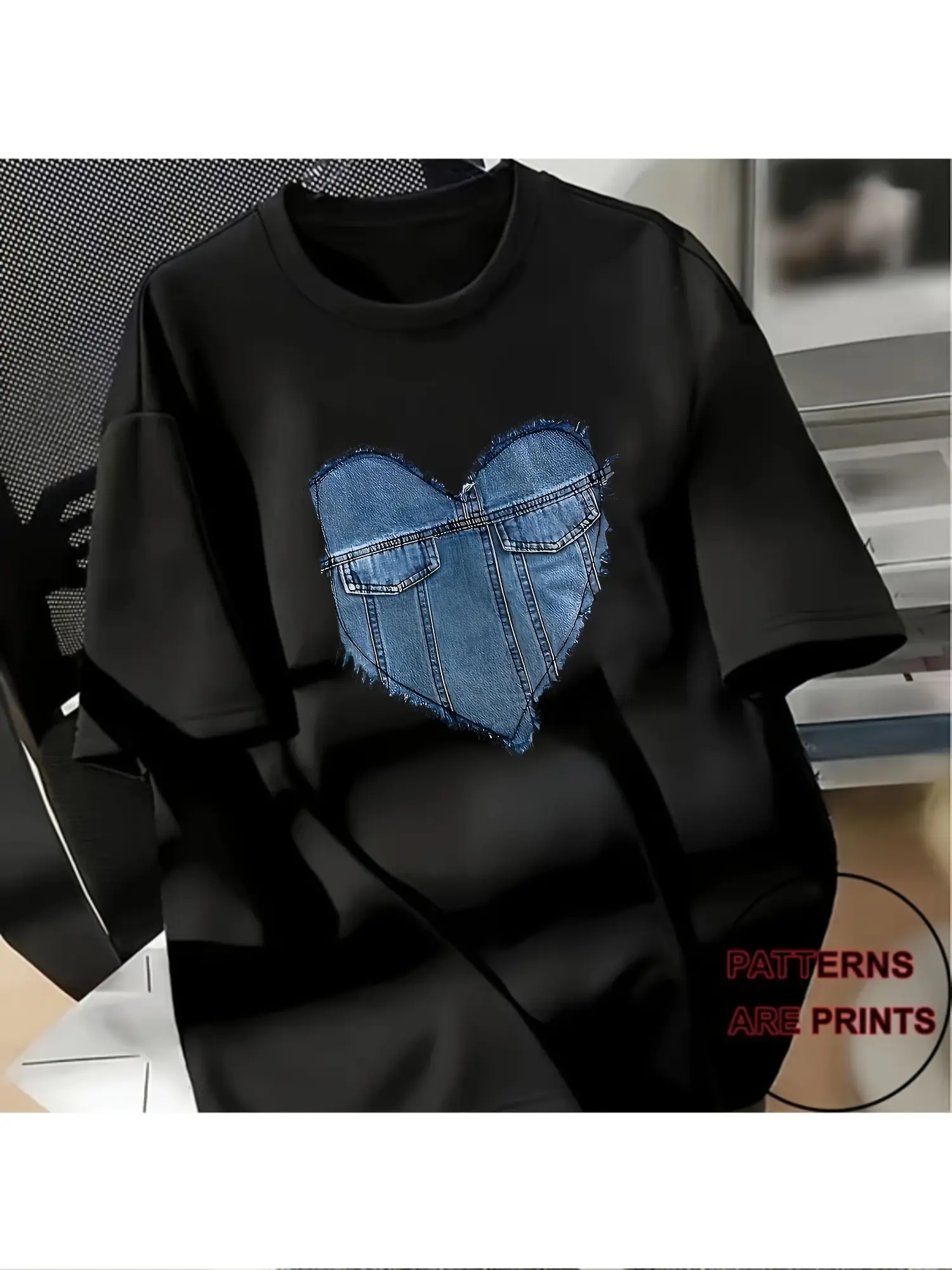 Women'S Black T-Shirt, Frayed Edge Blue Denim Hear unisex soft cotton short sleeve t shirt, vintage graphic casual tee for men women teens, perfect birthday holiday gift for camping travel gym daily street casual wear