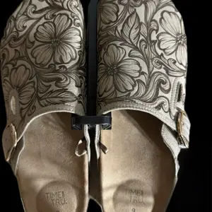 Burned Clogs with Tooled Pattern