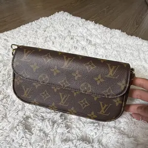 Pre-owned Louis Vuitton Canvas Clutches & Wristlets Wallet on Chain Ivy in monogram coated canvas