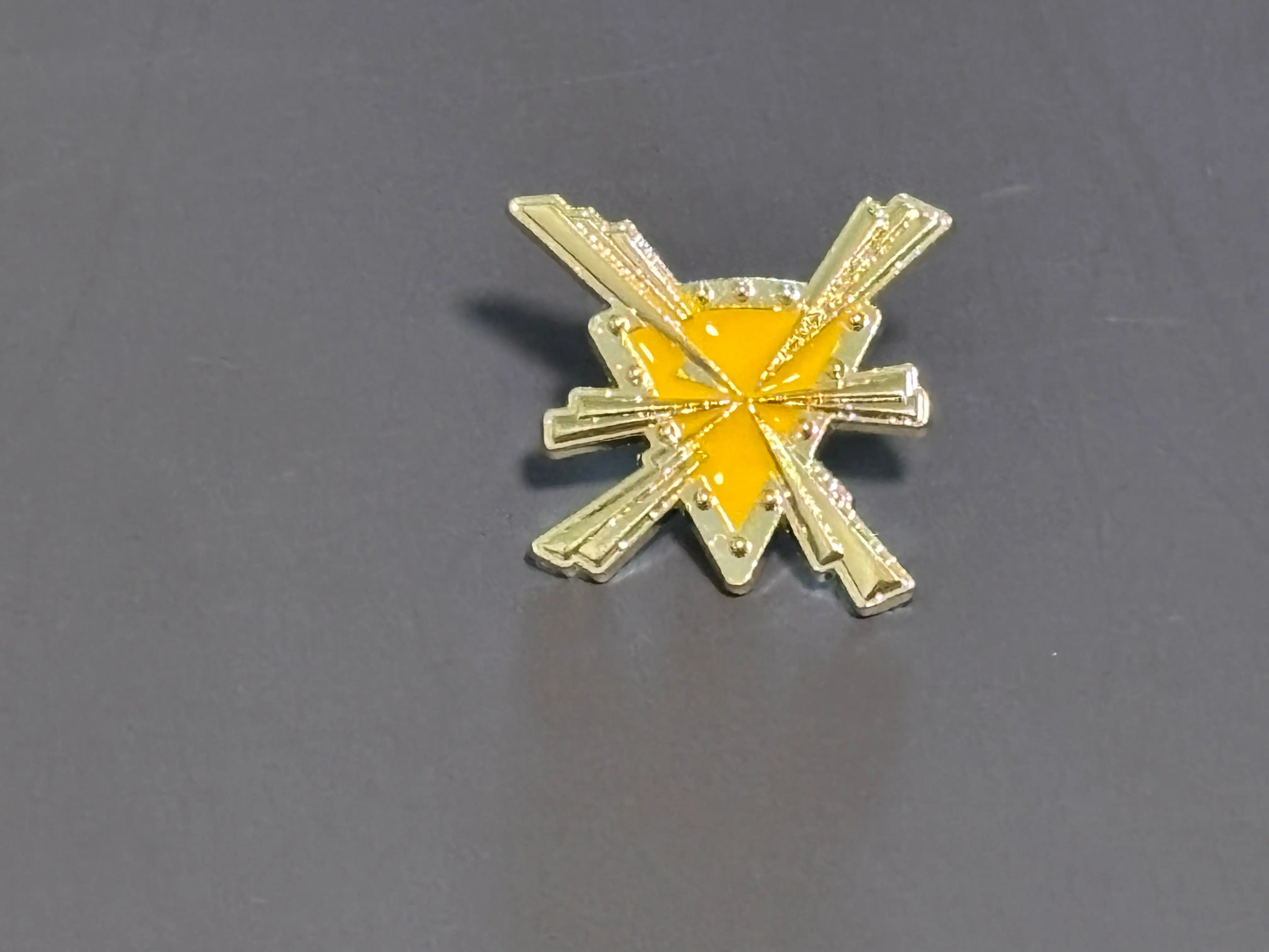 Pokémon Trainer XY Miare City Voltage Badge Gym Leader Citron Pin New