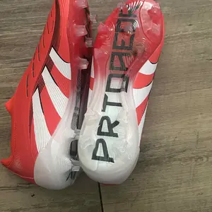 Men and Women Seamless Slip-On Football Shoes, Striped Design, Microfiber Upper, Tpu Sole, Comfortable and Durable, All Seasons