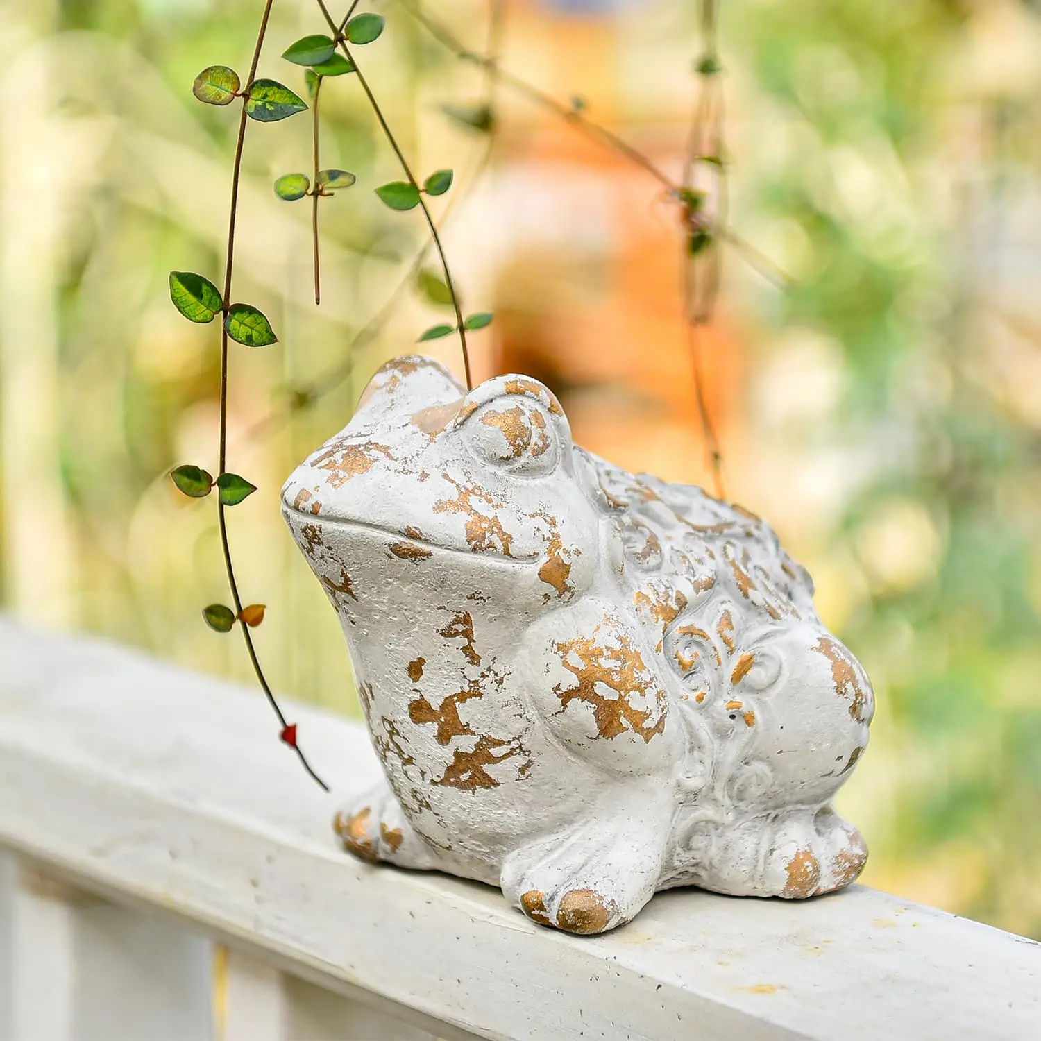 Sungmor Figurine Garden Decor, Cement Bird / Frog Statue for Patio Yard Lawn Ornament, Indoor Outdoor Large Stone Frog Decorations Statue, Funny Animal Sculpture Gardening Gift