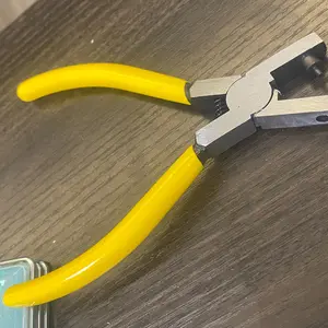 Leather hole punch, professional round hole punching pliers, Hand tools, suitable for watch straps, thin belts, footwear, fabrics, a portable tool for DIY enthusiasts and household repairs, with precise positioning and durable material