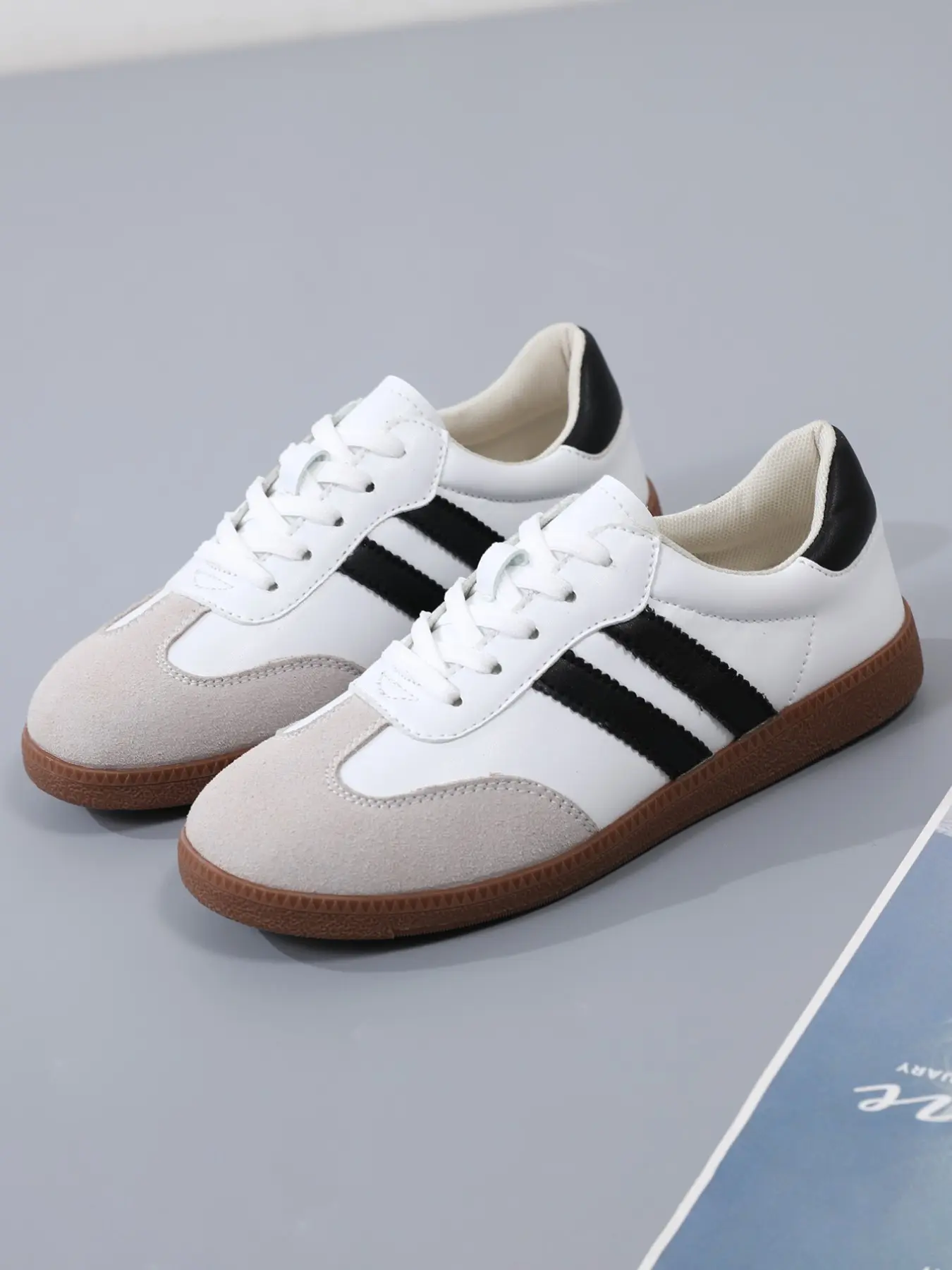 Leopard Print German Trainer Shoes Unisex Suede Upper Lace-Up Design Commute/Daily Out - Low Top Sneakers, Sports Shoes, Comfortable Breathable Retro All-Match