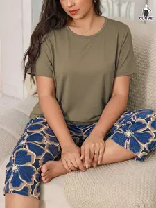 Women's Plus Size Knitted Home Set, Solid Color Short Sleeve Top and Floral Print Seven-Quarter Pants Sleepwear, Casual Loose Fit Loungewear Pajama Set