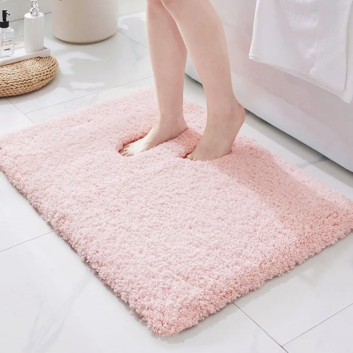 Pink Bathroom Rug, Soft & Absorbent Bath Mat, Plush Microfiber Floor Mat for Shower, Tub & Sink, Cute Bathroom Decor