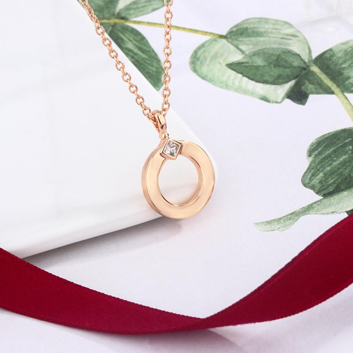 Luxury Modern Artistic Geometric Rose Gold Circle Pendant Timeless Necklace Jewelry