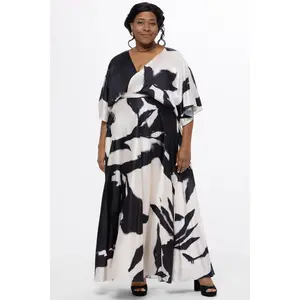 Modern Muse Maxi Print Curvy Dress
