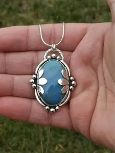 Women's Fashion Elegant Leaf Pattern Turquoise Pendant Design Necklace, Wedding Engagement Party Jewelry Gift, Zinc Alloy Chain, All Seasons