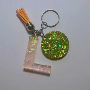 Llavero de la retra L  con Cadena de Metal y Borla Amarilla para Accesorios de Llaves